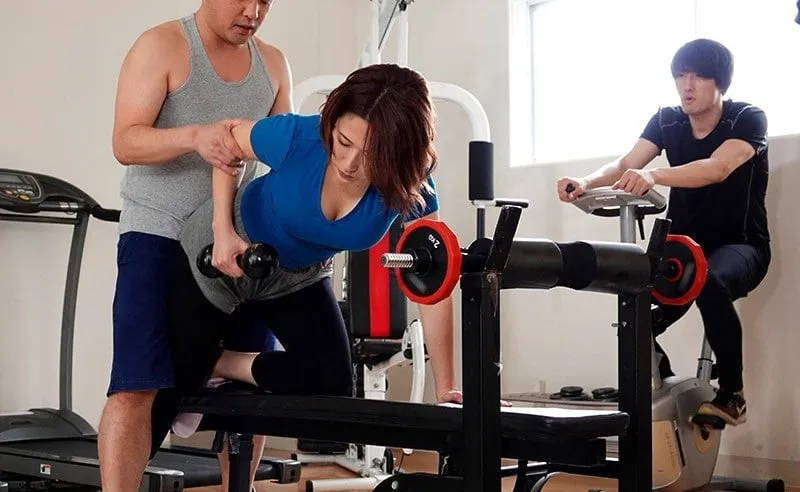 Gã chồng phát hiện vợ ngoại tình với huấn luyện viên thể hình