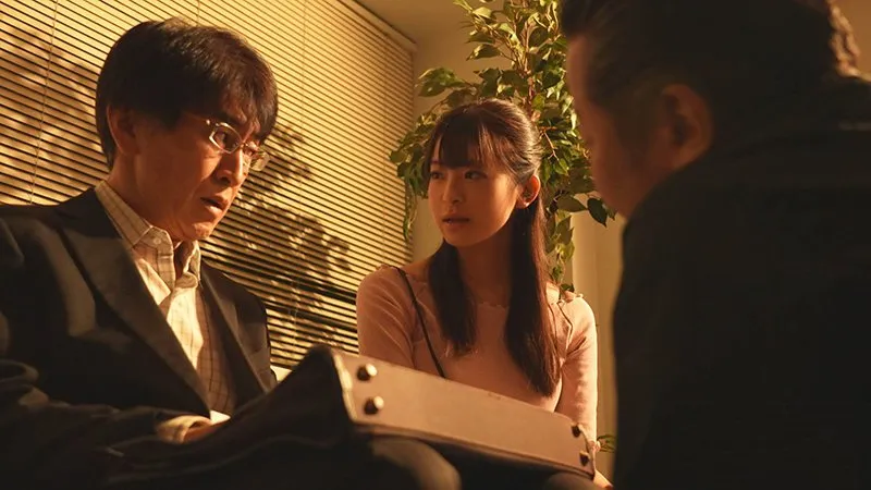 Người chồng vay nợ bọn cho vay nặng lãi, cô vợ phải bán thân để trả nợ