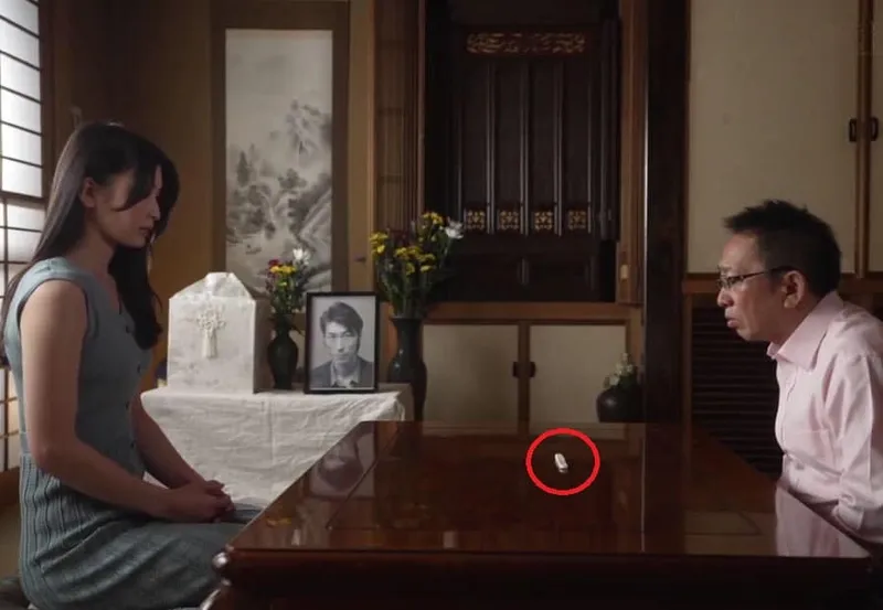 Một ngày sau tang lễ ông chồng, người tình của con trai đã bị bố chồng ép nắc không bao đến mang thai